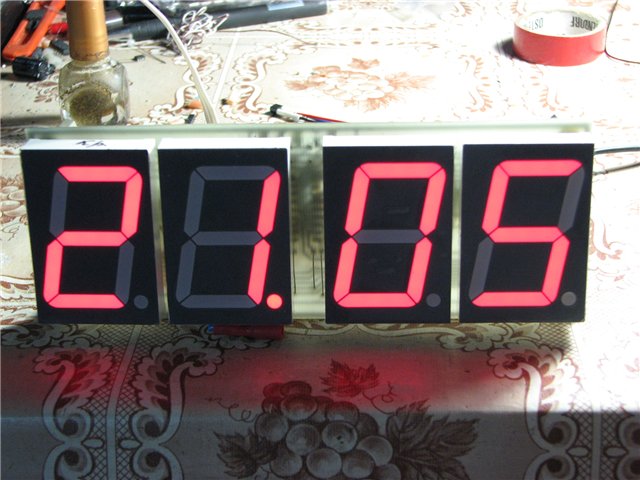 Часы-термометр с двумя датчиками DS18B20 с большими индикаторами